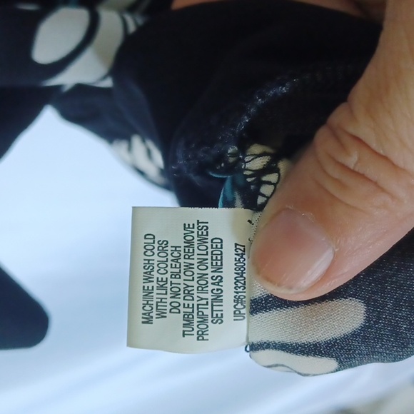 Heart Soul Vneck dress with feather like pattern, stretchy, tie waist, turquoise - Picture 8 of 8